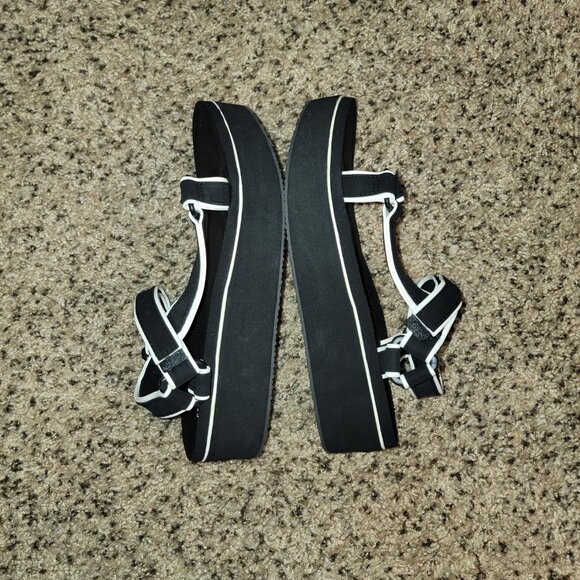 Yellow Box Tammee Black and White- Size 10 - Picture 3 of 5